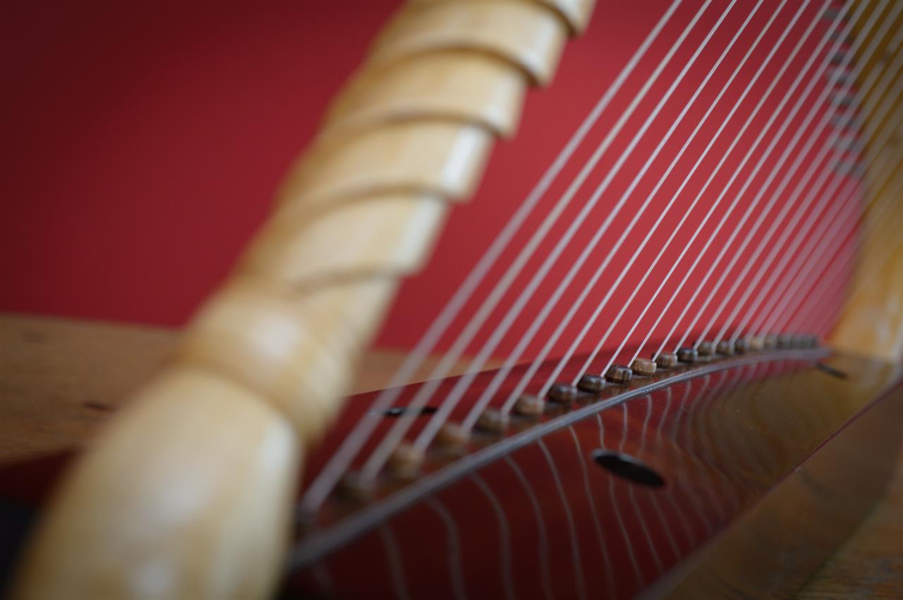 جنس و ساختار ساز چنگ (Harp) ؛ 